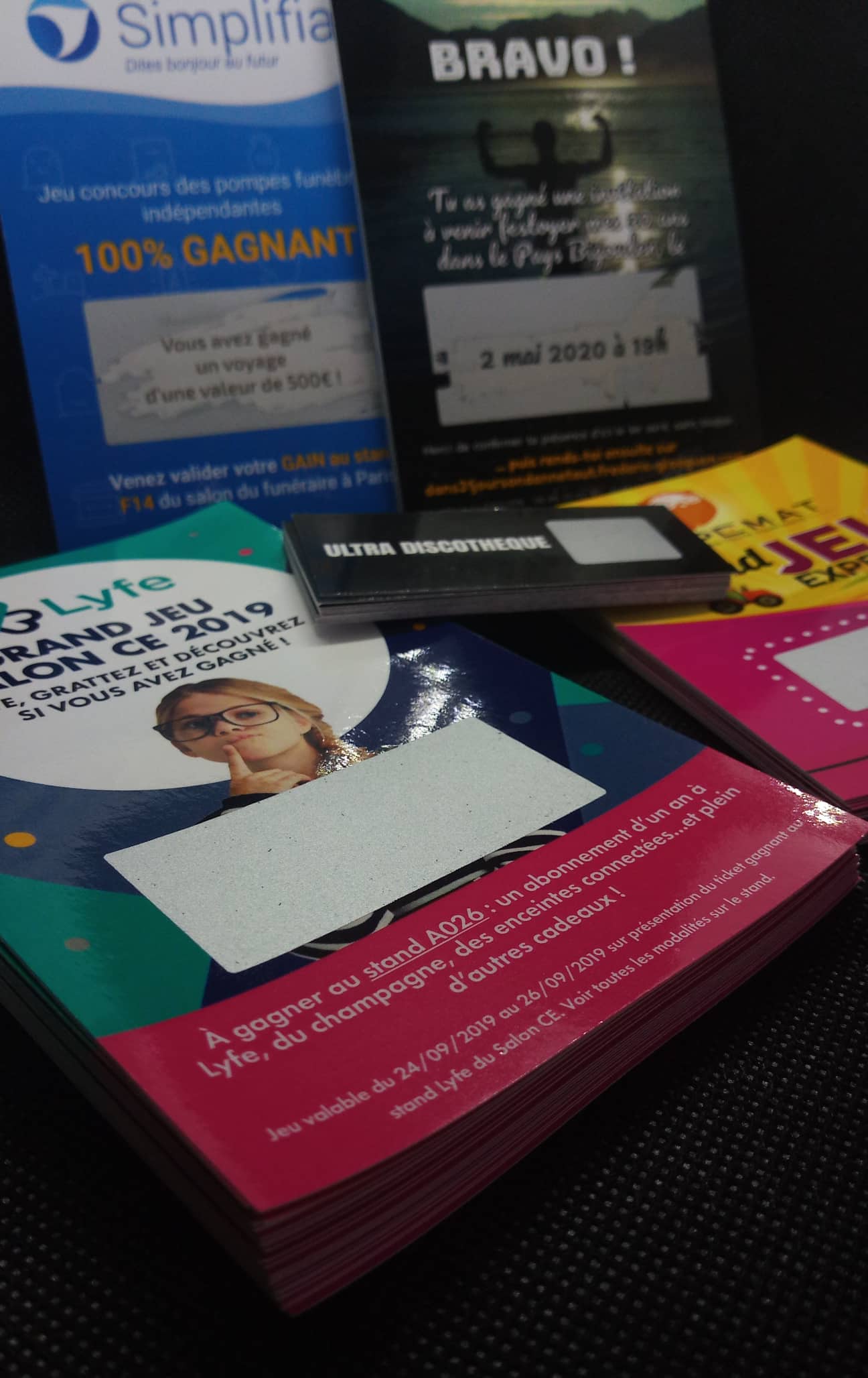 Ao implementar ações para uma associação, às vezes pode ser difícil realizar projetos para arrecadar fundos e atender ao propósito para o qual ela foi criada. Às vezes, conscientizar o público e realizar apelos para doações é interessante, mas também é essencial oferecer algo diferente. A organização de uma tombola através de bilhetes personalizados pode ser uma boa maneira de convidar o público a participar de um belo projeto e, ao mesmo tempo, ter a oportunidade de ganhar um prêmio, mas atenção, algumas regras devem ser seguidas.