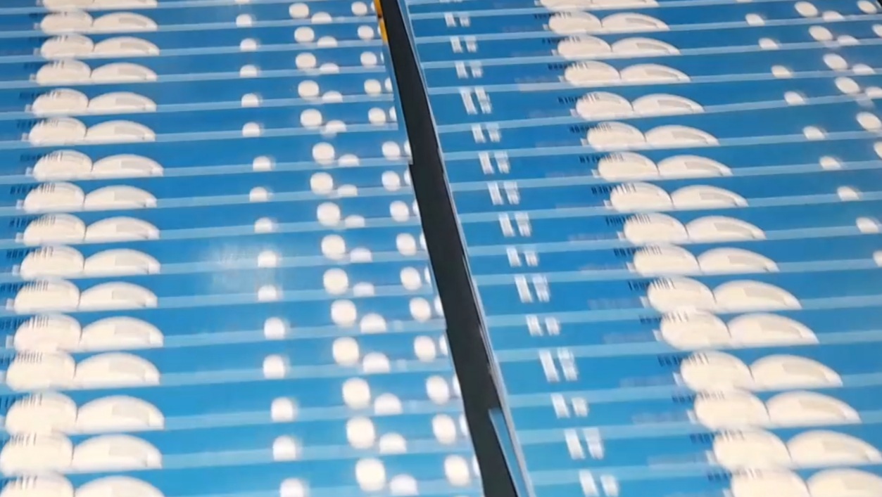 Todo mundo conhece o jogo de raspadinha, pois é uma maneira popular de ganhar dinheiro. O que talvez seja menos conhecido é que os cartões de raspadinha também são cada vez mais usados para a promoção de eventos corporativos. Na verdade, ao oferecer bilhetes de raspadinha a clientes em potencial, é possível incentivá-los a participar do seu evento. Além disso, ao criar prêmios atrativos, você também pode motivá-los a comprar bilhetes de raspadinha. É uma maneira lúdica de promover um evento e conquistar novos clientes. Por que é tão eficaz?